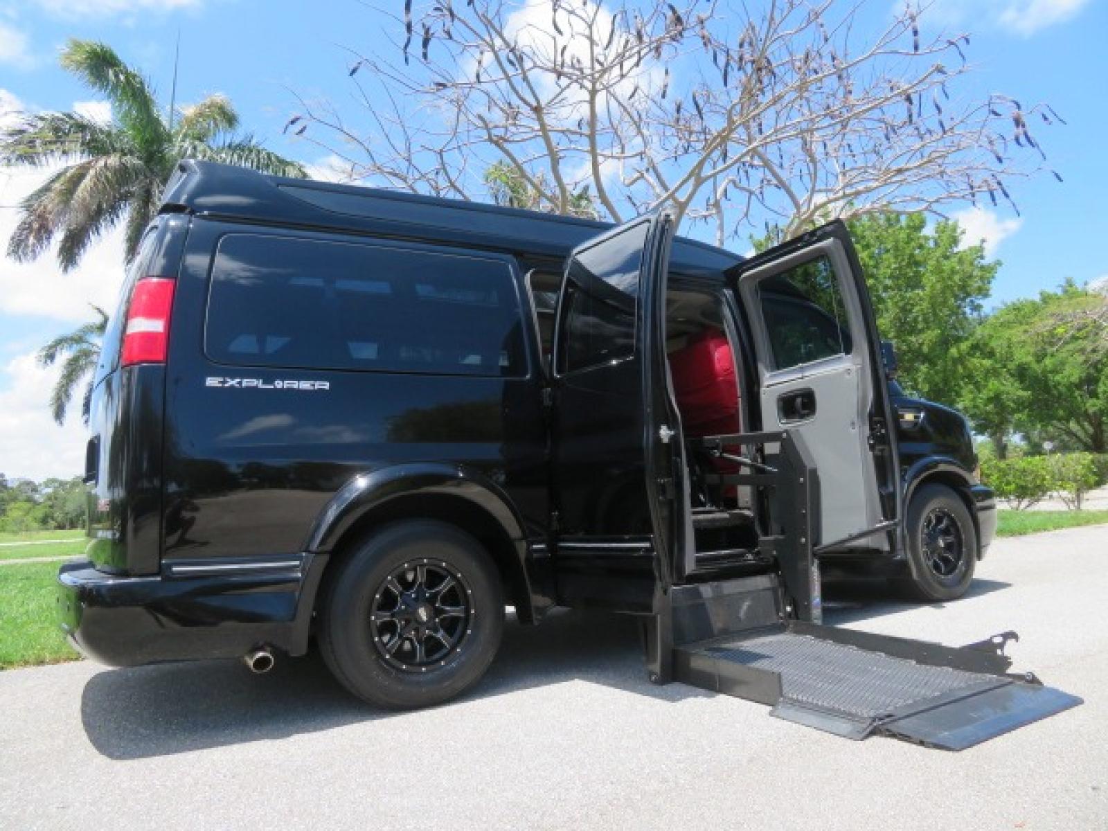 2018 Black /Red GMC Savana G2500 Cargo (1GTW7AFG9J1) with an 6.0L V8 OHV 16V FFV engine, 6A transmission, located at 4301 Oak Circle #19, Boca Raton, FL, 33431, (954) 561-2499, 26.388861, -80.084038 - Photo #32